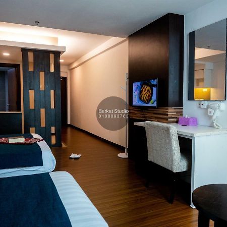 Berkat Studio Hotel Kota Bharu Esterno foto