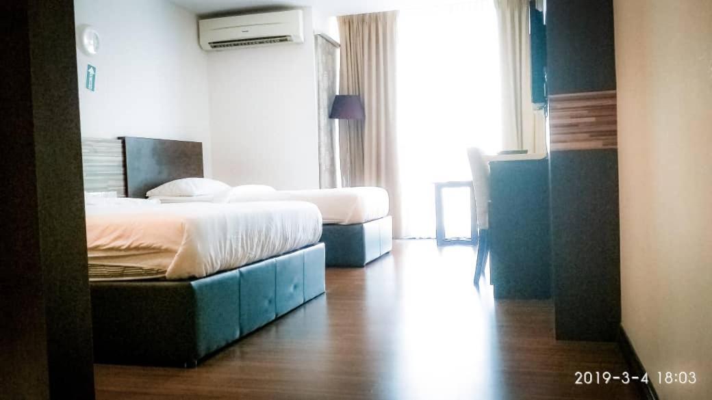 Berkat Studio Hotel Kota Bharu Esterno foto