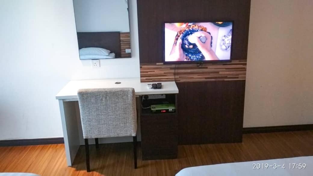 Berkat Studio Hotel Kota Bharu Esterno foto