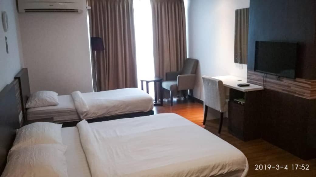 Berkat Studio Hotel Kota Bharu Esterno foto