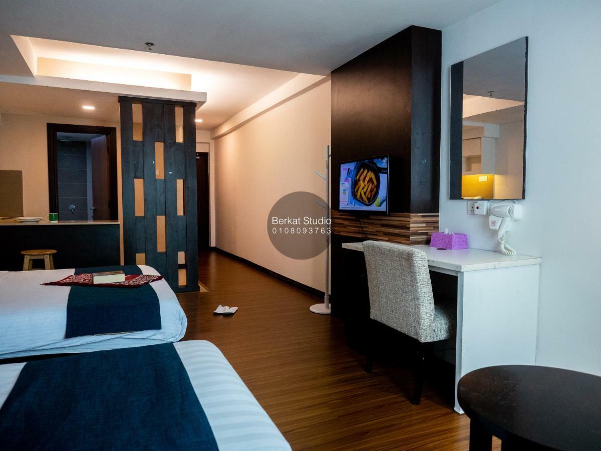 Berkat Studio Hotel Kota Bharu Esterno foto