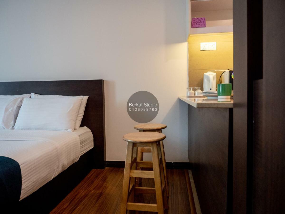 Berkat Studio Hotel Kota Bharu Esterno foto
