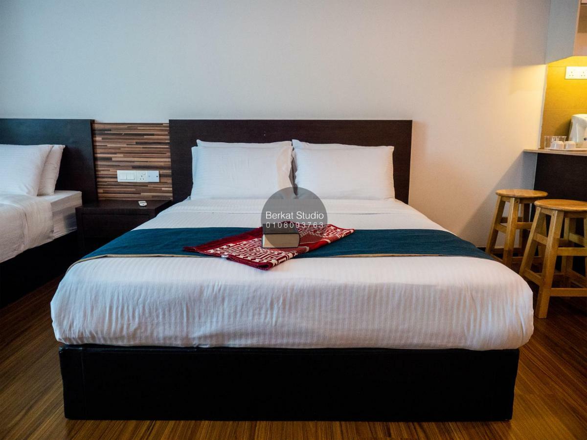 Berkat Studio Hotel Kota Bharu Esterno foto