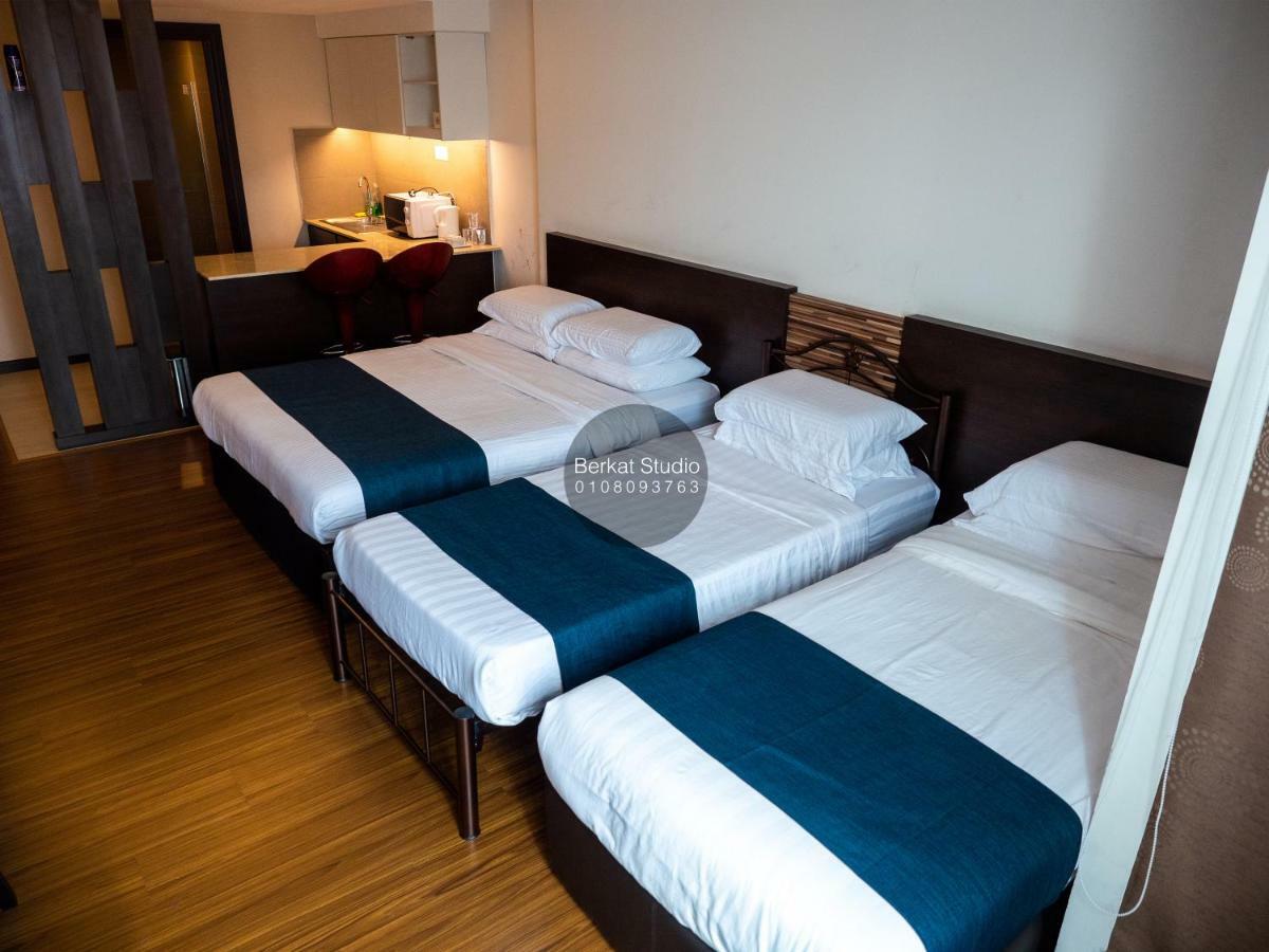 Berkat Studio Hotel Kota Bharu Esterno foto