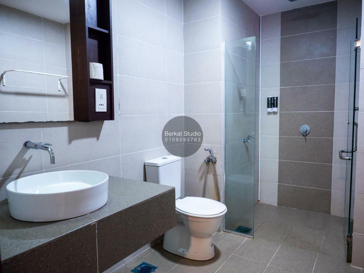 Berkat Studio Hotel Kota Bharu Esterno foto